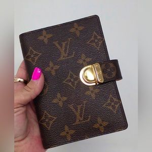 Louis Vuitton Gold Clasp Monogram Wallet

Paper not included